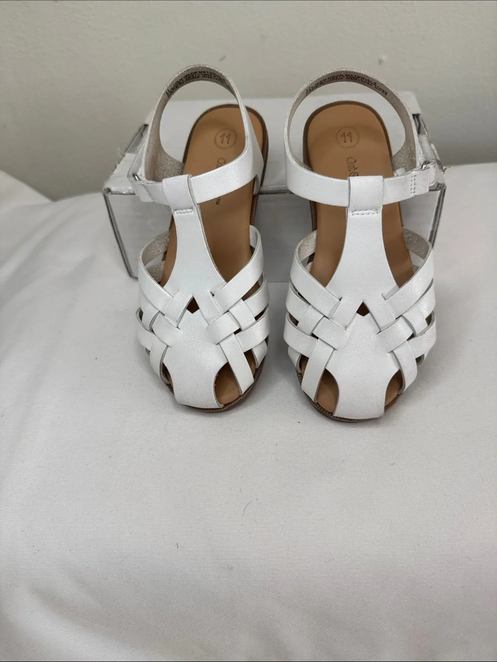 Target Cat & Jack White Girl’s Woven Peep Toe T-Strap Sandals. Sz 11